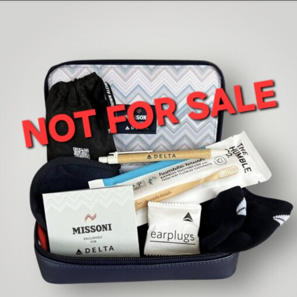MISSONI Travel Amenity Kit Delta Pod Honolulu Collectible Souvenir Trip Bag New